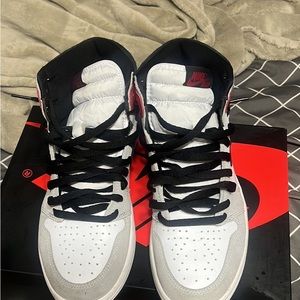 I am selling shoes I really dont wear them any more